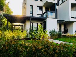 Luxurious golden dune apartment by the sea, Hotel in Šventoji