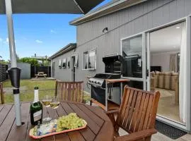 Beauty on Bream Bay - Ruakaka Holiday Home