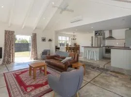 Modern Cottage Charm - Albert Town near Wanaka