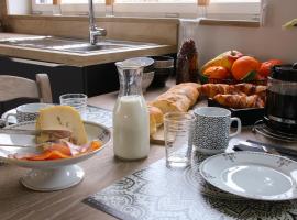 La petite maison dans la cour, hotel in Stave