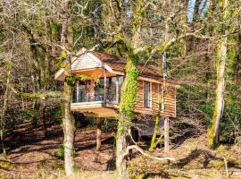 Finest Retreats - The Tree House - Eco-Friendly, Back to Nature Experience, cottage in Germansweek