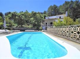 Villa LAS ENCINAS-en el pueblo de Esporles- Mallorca บ้านพักในเอสปอร์เลส