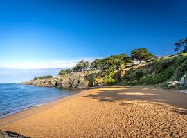 Hotel Particulier LE ROCHER DES MARAIS "Proximité Plage & Vue mer pour certains hébergements", hotell i Pornic