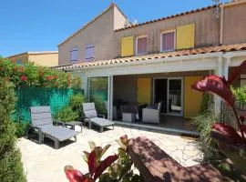 Belle villa 2 chambres terrasse vue réserve naturelle dans résidence sécurisée avec piscine commune 800m de la mer LRCS50