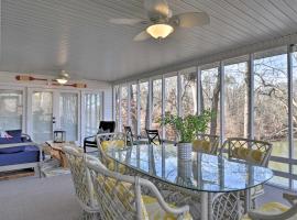 Large Lavonia Home with Party Dock on Lake Hartwell!, hotel with parking in Lavonia