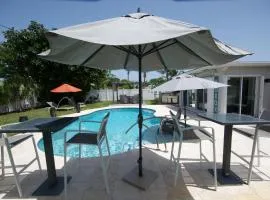 Heated pool ,3 bedroom bungalow ,minutes from the beach