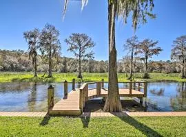Rainbow River Oasis with Kayaks and Furnished Sunroom!