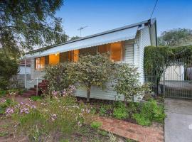Camellia Cottage - PET FRIENDLY - Kwinana, hotel en Medina