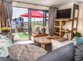 Modern Beachfront with swimming pool- 27 Azure, Blouberg, Cape Town