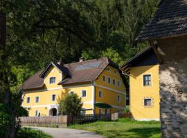 Brunner - Ferienwohnung im Hühnerhotel, cheap hotel in Kolbnitz