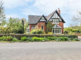 Gun End Cottage, hotel con estacionamiento en Rushton Spencer