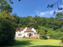 Woodhill Cottage, casa vacanze a Holmbury Saint Mary