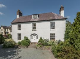 The Old Schoolhouse and Cottage, hotel in Bishops Castle