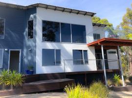 BAY OF FIRES BEACH SHACK ocean views from a modern Beachhouse, vacation home in Binalong Bay