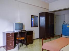 Vintage Studio Apartment Thonglor Ekkamai, hotel in Ban Na Song