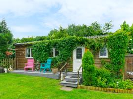 The Log Cabin, hotel with parking in Adforton