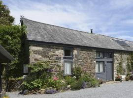 The Stone Barn Cottage โรงแรมในHolne