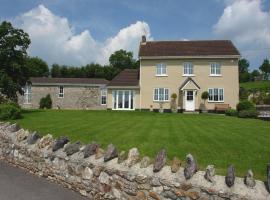 Lower Wadden Farmhouse and Annexe, hotell i Southleigh