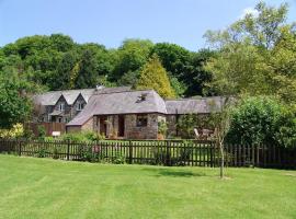 Honey House, holiday home in Bridestowe