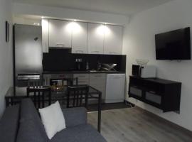 APPARTEMENT T3 DUPLEX R+1 AU CALME 1 A 6 COUCHAGE, hotell med parkering i Le Pin