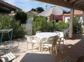 Belle villa 2 chambres terrasse en angle parking privatif dans résidence sécurisée piscine commune 800 m de la mer LRCS151, appartement in Portiragnes