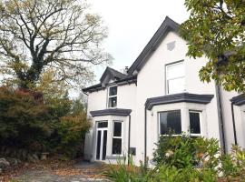 Ellie's Lodge, holiday home in Ulverston