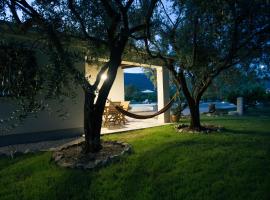 Lodge JoMi, cabin in Kastel Novi
