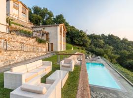 beautiful poolside and stunning lake view Gardenia – domek wiejski w mieście Bellano