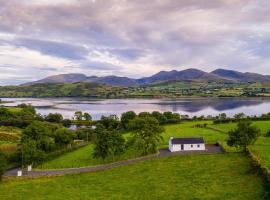 Lough Island Reavy Cottage, luxury hotel in Newry