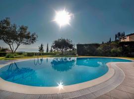 Marina View Luxury Home, family hotel in Gouvia