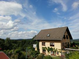 Ferienwohnung Am Apelsberg, хотел близо до Apelsberg Ski Lift, Нойхаус ам Ренвег