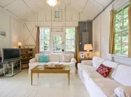 Cozy Stockbridge Cabin - Walk to Beach and Lake!