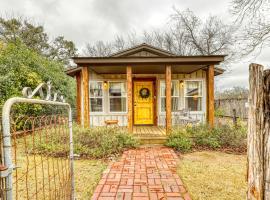 The Studio @ Durst Haus, hotel near Pontotoc Vineyard, Fredericksburg