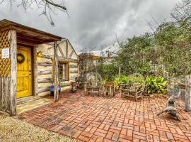 The Cabin @ Durst Haus, hotell i Fredericksburg