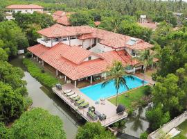 Villa Hundira, hotel v Negombu