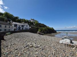 Beach Cottage, hotel with parking in Little Haven