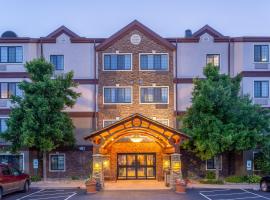 Staybridge Suites Davenport, an IHG Hotel, khách sạn ở Bettendorf