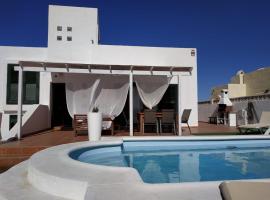 Aloha Surf House, bed and breakfast en Corralejo