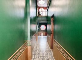 Wander Wonder Bangkok, B&B i Bangkok