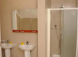 Global Village Apartment, отель в Виктории