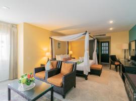 Baan PhuAnda Phuket, hotel ve městě Phuket