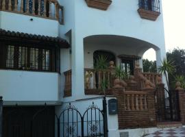 villa verónica, hotel in Arriate