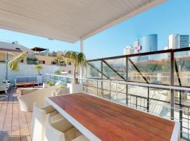 Bohemian Villa Rooftop in Neve Tzedek by HolyGuest, villa in Tel Aviv