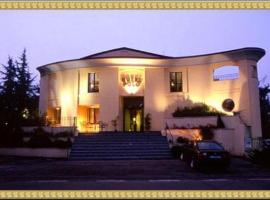 Polo Hotel, hotel with parking in Usmate Velate