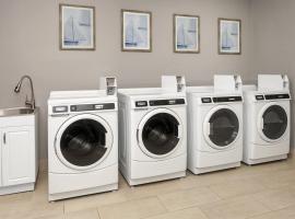 Holiday Inn Express Hotel & Suites East End by IHG, ξενοδοχείο σε Riverhead