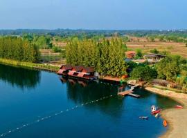 Tara Beach Resort Udonthani, hotel with parking in Udon Thani