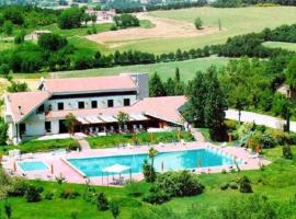 Holiday Hill, hotel v destinaci Rosceto