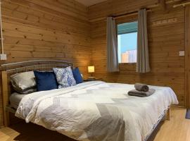 Southernwood - Garden Lodge 1, cabin in Didcot