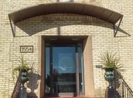 Tower House Inn & Suites, hotell i Marinette