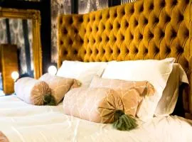 Luxury Travel Emporium YO1 - Exquisite 400 Year Old, City Centre Townhouse